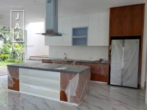Desain-Villa-dengan-Home-Office-dan-Guest-Area-di-Ubud-Bali-Kitchen