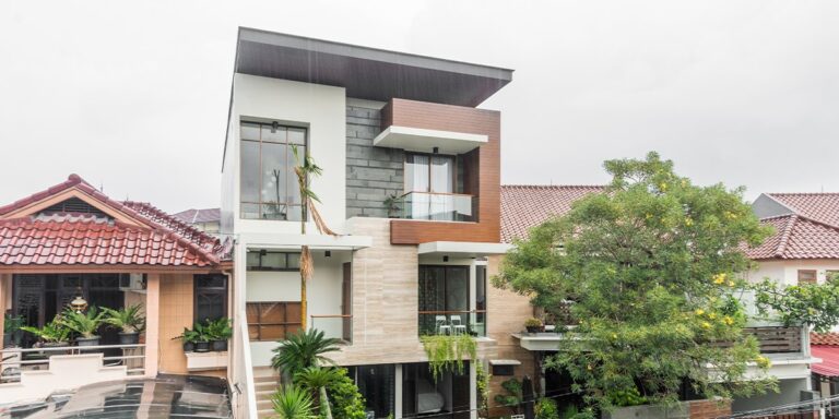 Renovasi Rumah 3 Lantai American Style 549 m2 ibu Neta di Jakarta